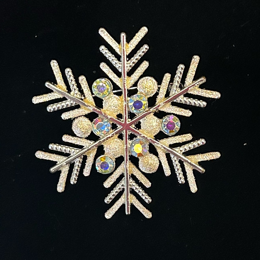 Source Unknown Silver And Gold Snowflake Brooch - image 1